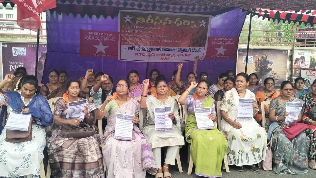 APSRTC women workers protest in vijayawada