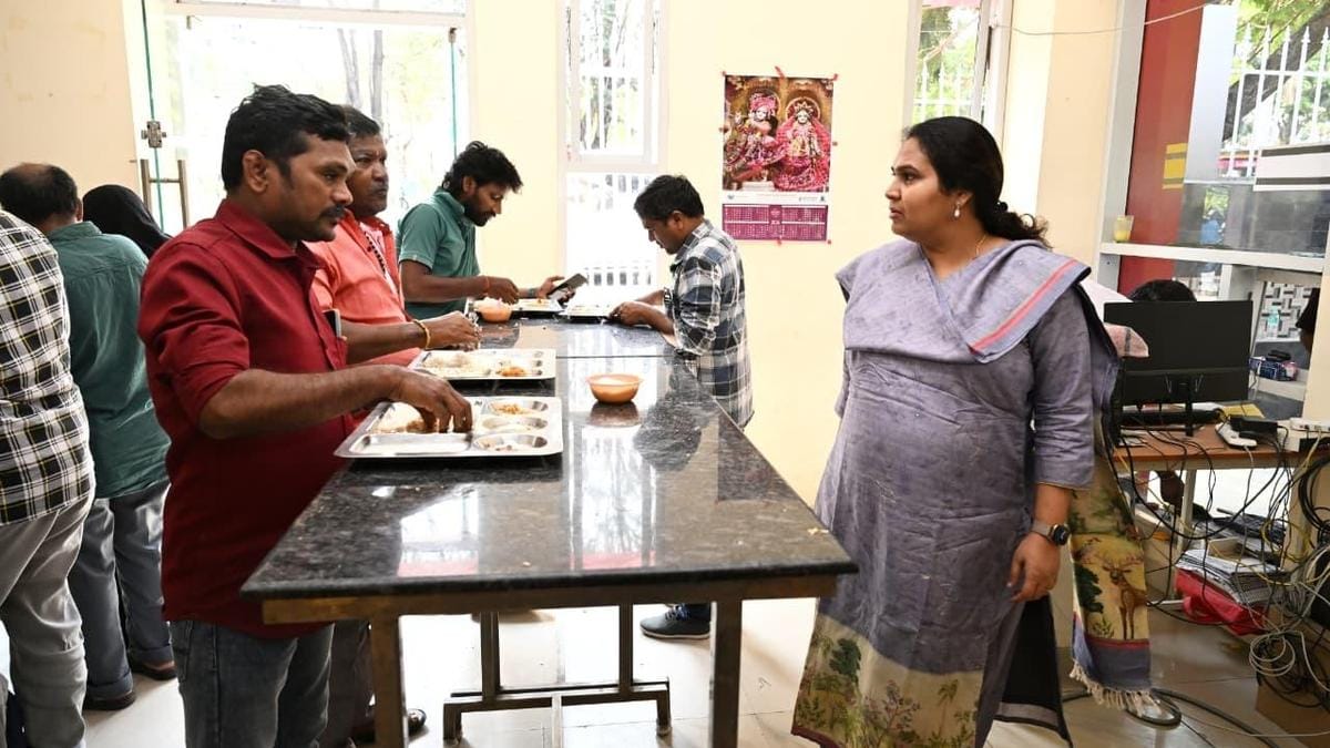 TMC chief calls for no food waste at anna canteens