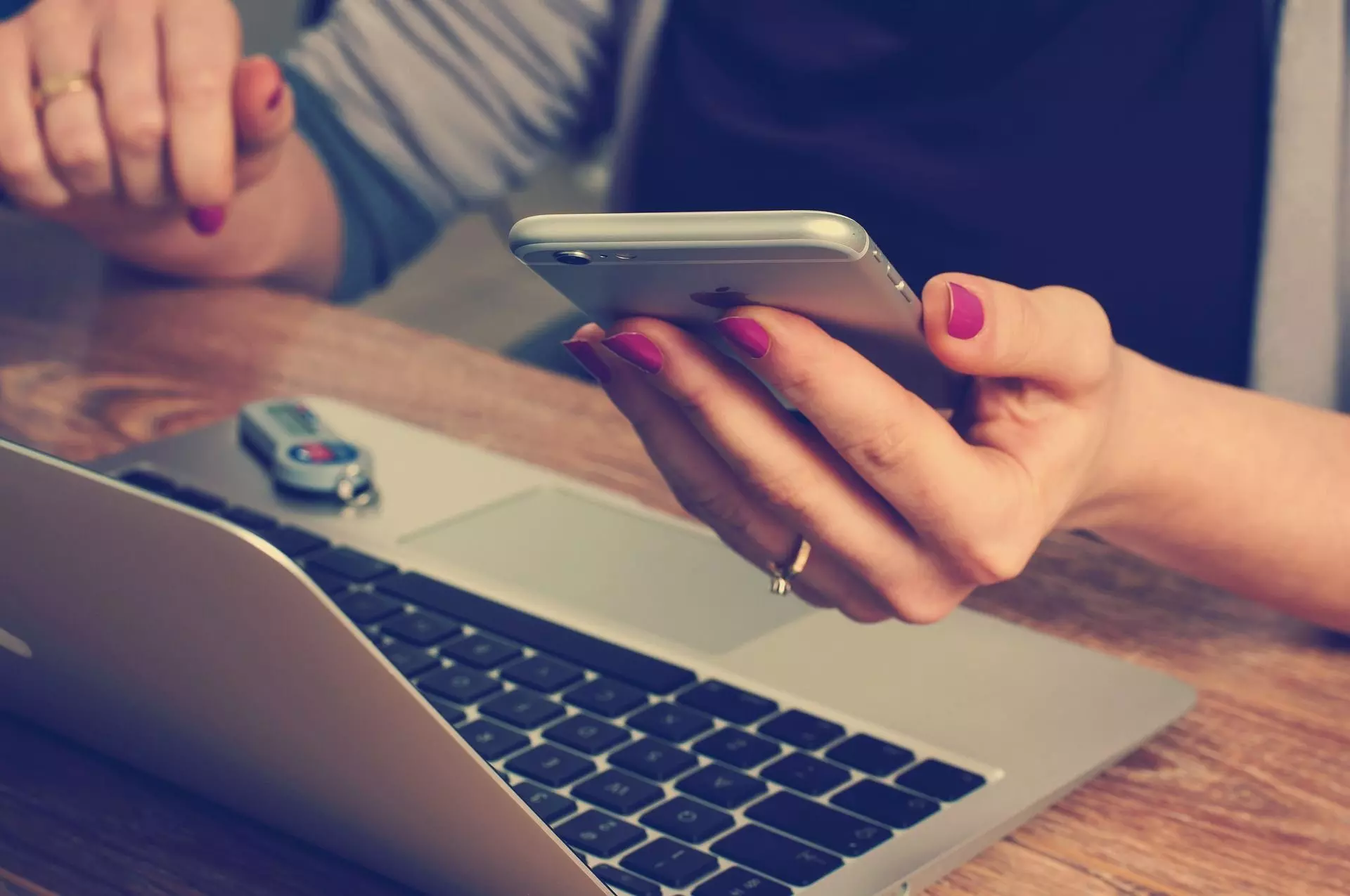 Study clears smartphones of mood-dampening blame Study clears smartphones of mood-dampening blame